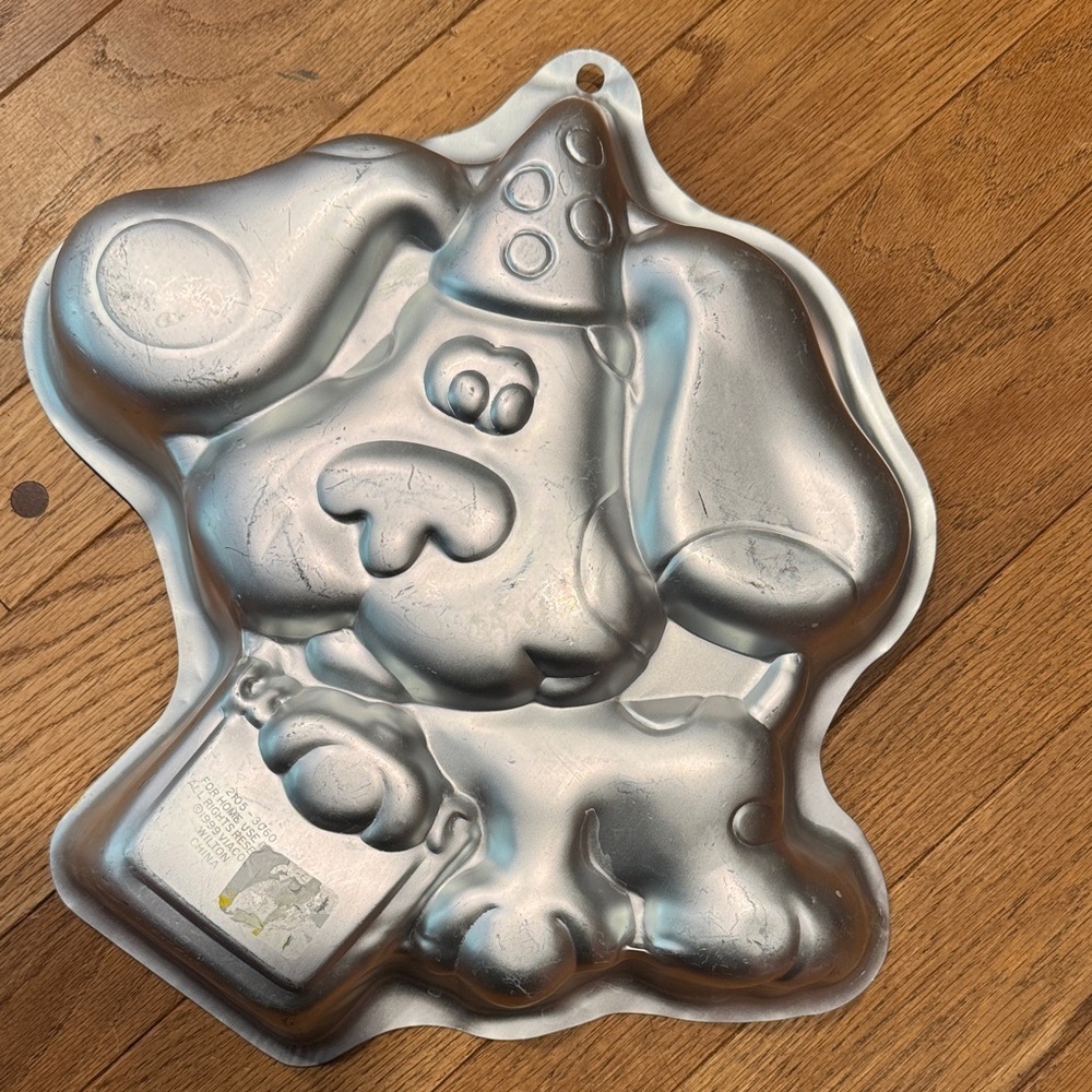 Vintage 1999 Wilton Blue’s Clues Silver Dog-Shaped Cake Pan